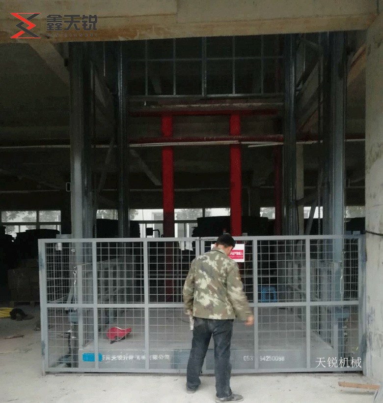 北海10吨液压货梯交付使用