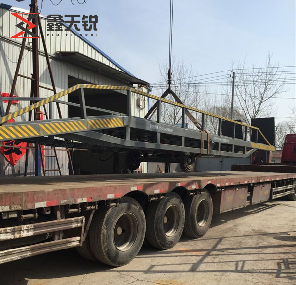 北海移动式登车桥装车发货